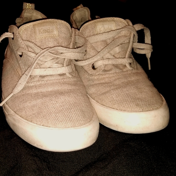 SHOES - Picture 2 of 4